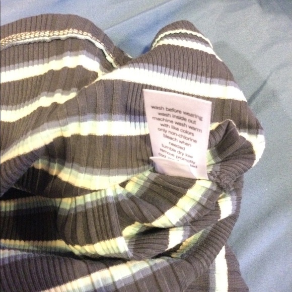 SO XL snap through short sleeve scoopneck ribbed tee Color is navy strip… - Picture 9 of 11